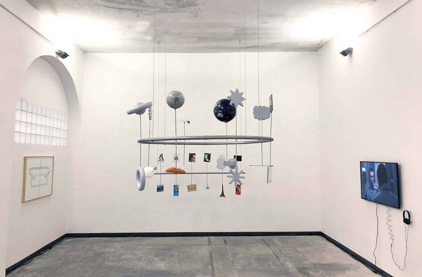 Vue de l'exposition : Eric Duyckaerts, Funambule élémentaire