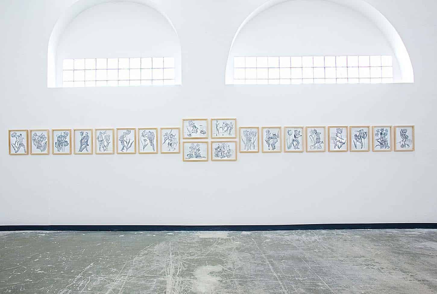 • Le château d'Espace A VENDRE, Jean-Baptiste Ganne, Schatzbildung. Until September 18, 2021, the Capital illustred 1998-2003, Set of 48 color photographs laminated on aluminum, about 10 x 3m