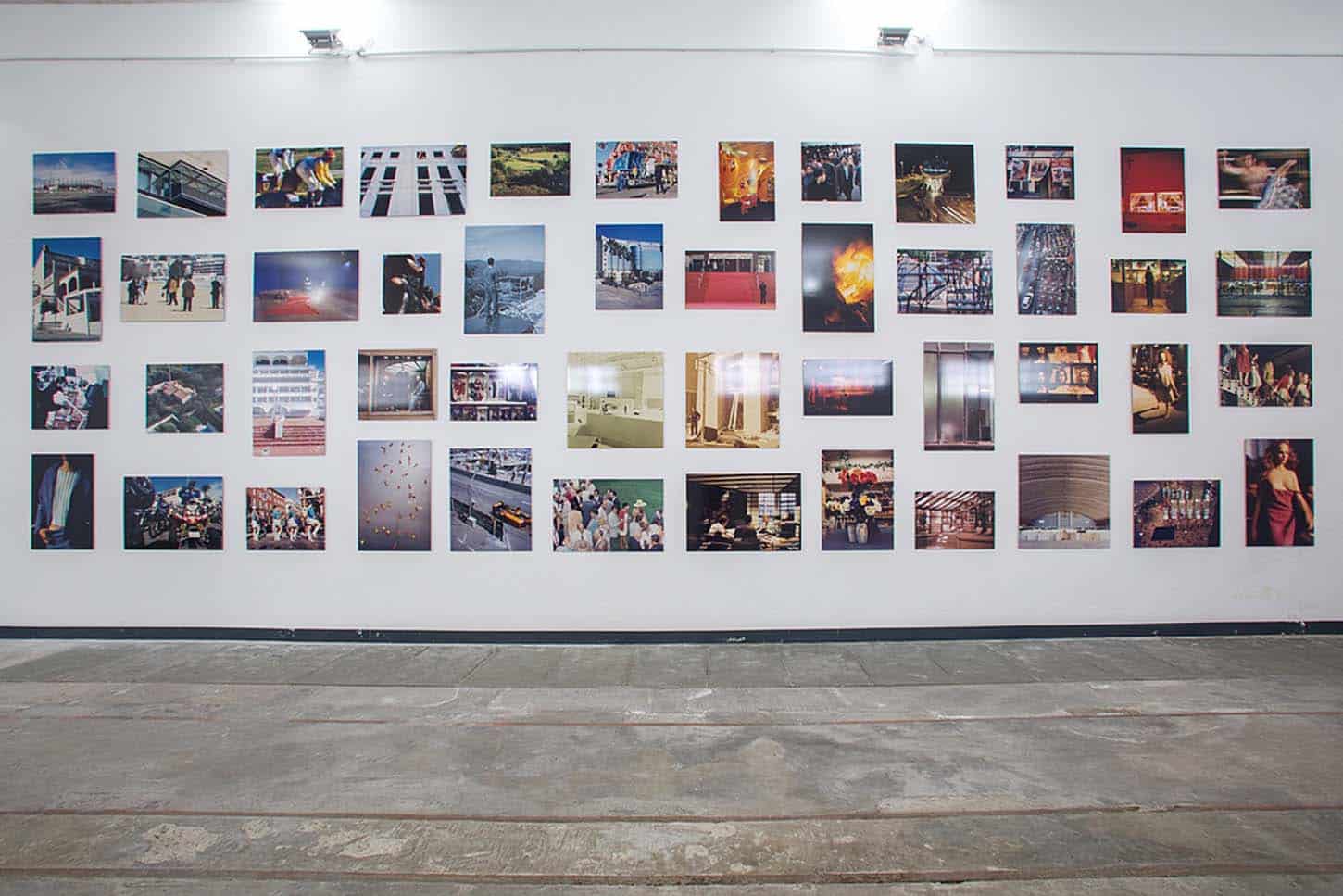 Le château d'Espace A VENDRE, Jean-Baptiste Ganne, Schatzbildung.Until September 18, 2021, the Capital illustred 1998-2003, Set of 48 color photographs laminated on aluminum, about 10 x 3m