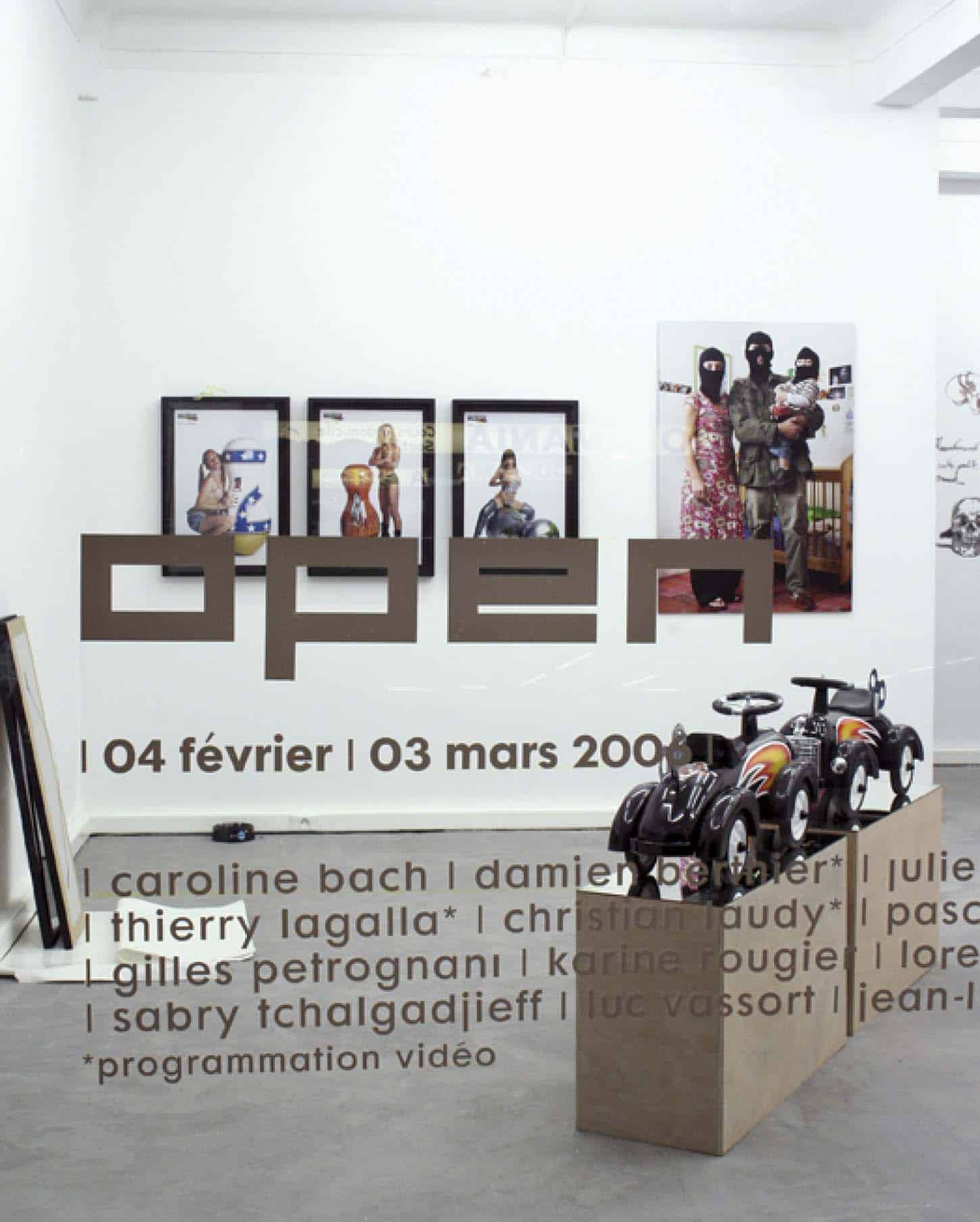 Open, février 2006, première exposition du deuxième lieu d'Espace A VENDRE à Nice,  rue Smolett.Caroline Bach, Damien Berthier, Julien Blaine, Arnaud Labelle-Rojoux, Thierry Lagalla, Christian Laudy, Pascal Lièvre, Florent Mattei, Gilles Petrognani, Karine Rougier, Lorenzo Sapori, Lionel Scoccimaro, Sabry Tchalgadjieff, Luc Vassort, Jean-Luc Verna et Ben