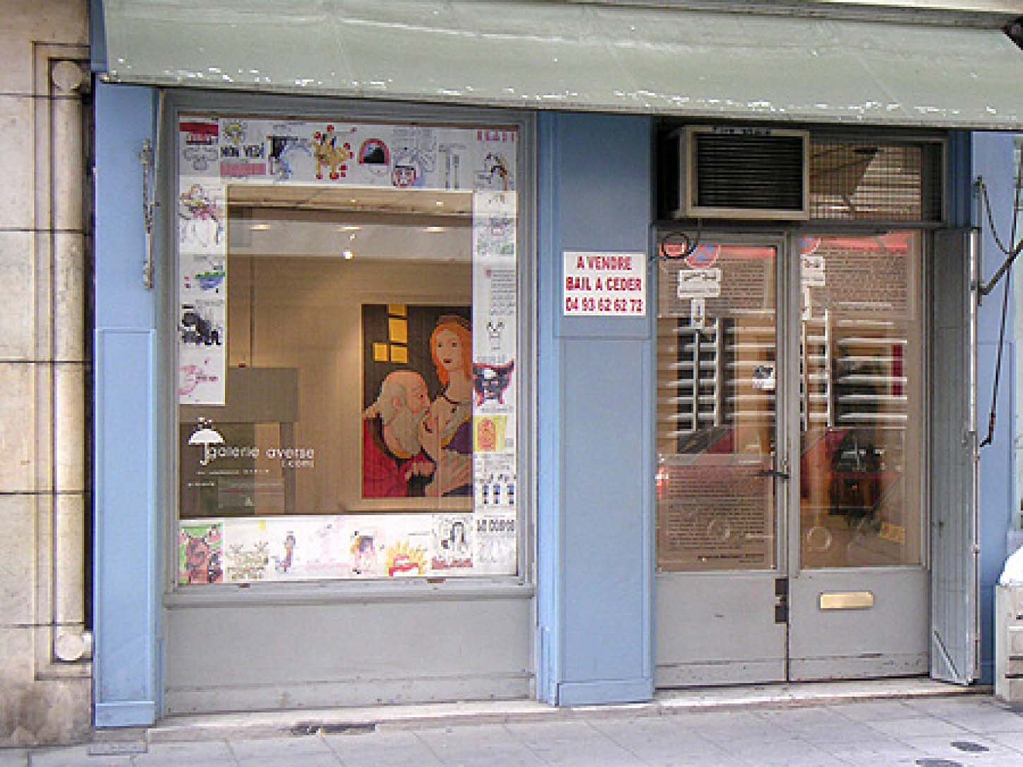 Espace A VENDRE, premier local au 10 rue Assalit juste à côté de l'actuel.
Exposition : Comme une averse

Dessins en façade : Thierry Lagalla, selection  de A4.